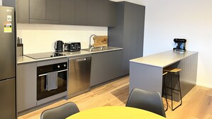 Kaffetrakter/tekoker, kjøleskap, ovn og vannkoker