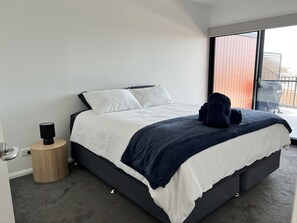 1 bedroom, iron/ironing board, WiFi, bed sheets - Port View Luxury Apartment - Central with great views (Port Macquarie)