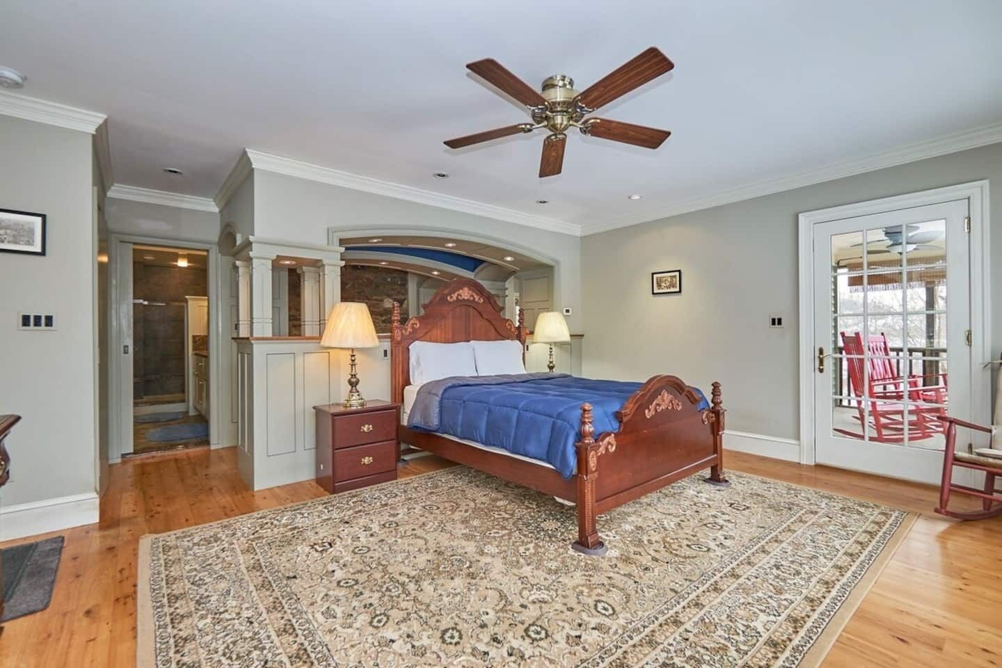 5 slaapkamers, een strijkplank/strijkijzer, gratis wifi, beddengoed