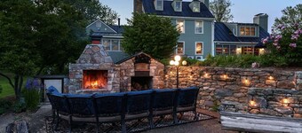 Buckskin Manor - Historic, Pool, 66 Acre Vineyard