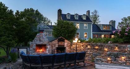 Buckskin Manor - Historic, Pool, 66 Acre Vineyard