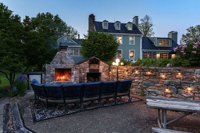 Buckskin Manor - Historic, Pool, 66 Acre Vineyard