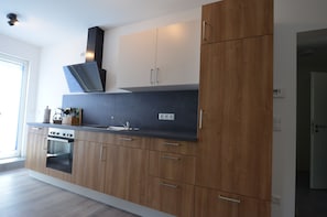 Køleskab, mikrobølgeovn, ovn, kogeplade