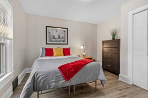 1 bedroom, desk, free WiFi, bed sheets