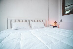 1 bedroom, bed sheets - Near Adom Waterfalls (Obosomase)