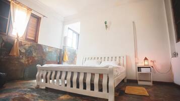 1 bedroom, bed sheets