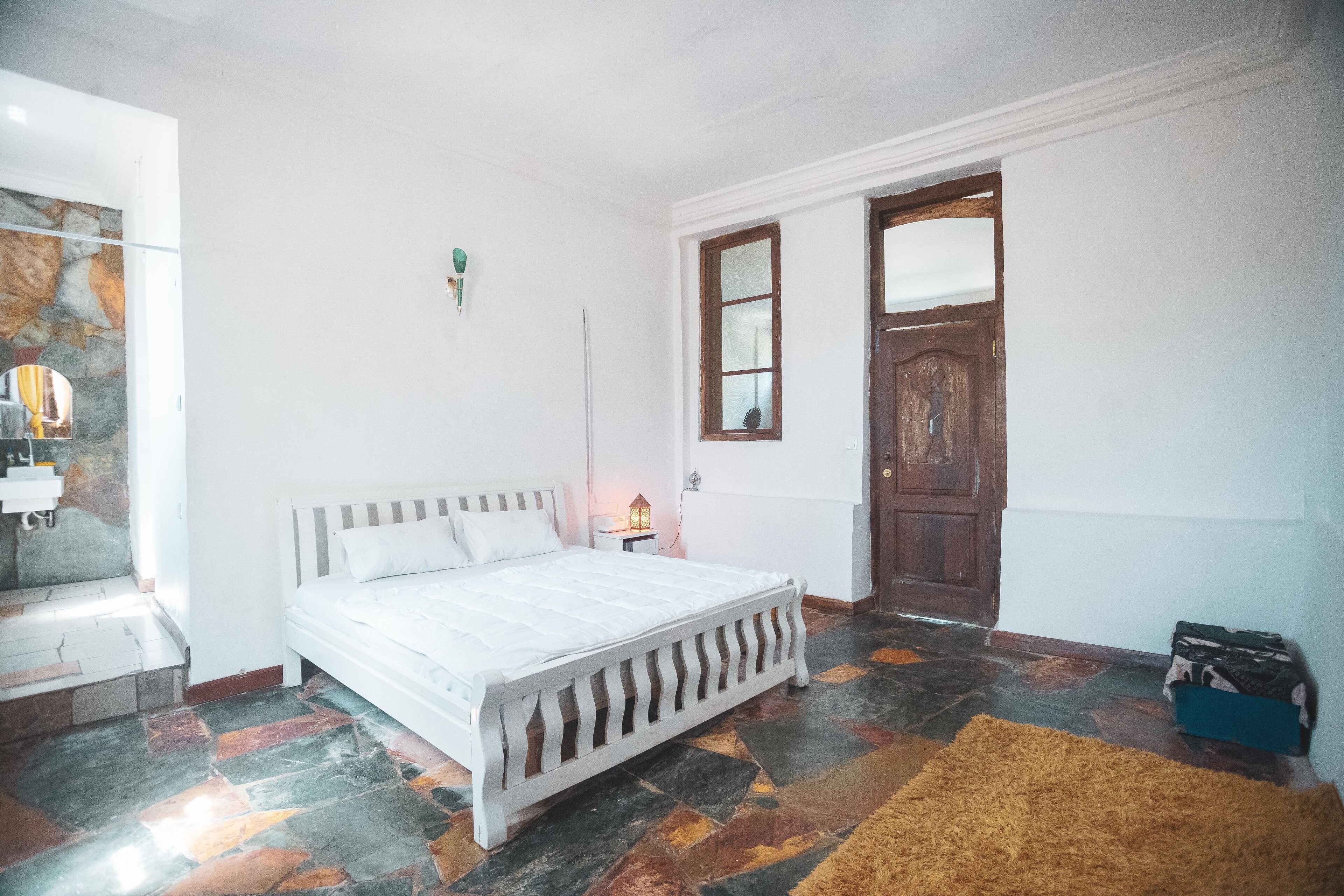 1 bedroom, bed sheets