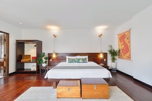 2 habitaciones, escritorio y tabla de planchar con plancha 