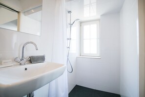 Dusche, Handtücher, Seife, Shampoo