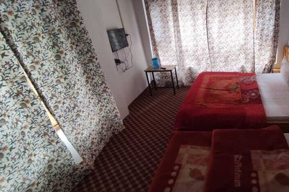 Comfort Triple Room, 1 Bedroom, Mountain View | 1 bedroom, desk, free WiFi, bed sheets