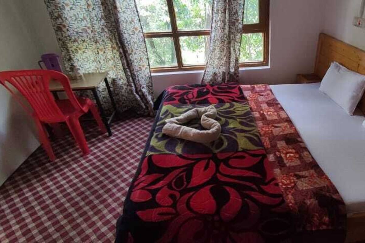 Comfort Double Room | 1 bedroom, desk, free WiFi, bed sheets
