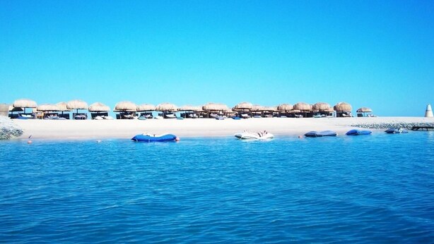 A beachfront hotel with overwater bungalows and a clear blue sea. - El-Gouna, Water Side, 3 room apartment, Sunny, Modern with pool, WaterSki view (El-Gouna)