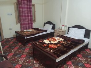 Chambre Double Standard | Fer et planche à repasser, Wi-Fi gratuit, draps fournis