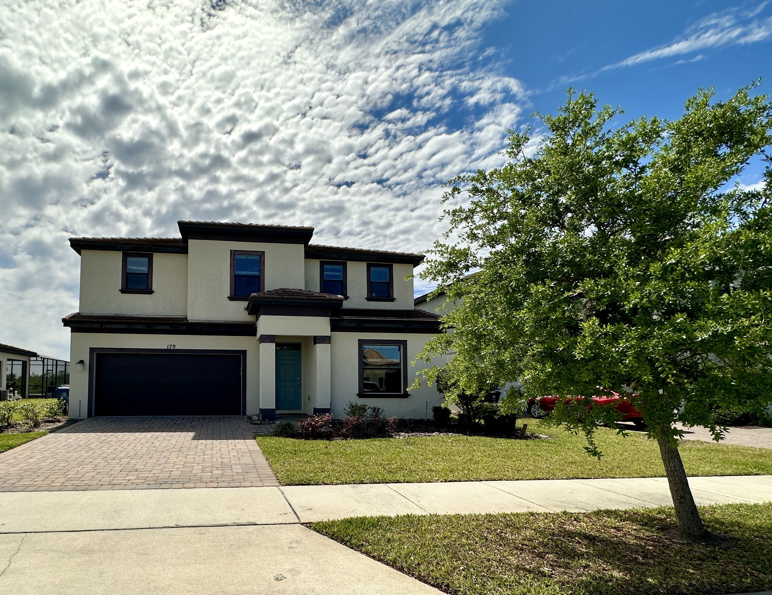 Beautiful 4 Bedroom Home With Pool Overlooking Lake Views