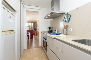 Frigorifero, microonde, forno, macchina per tè/caffè