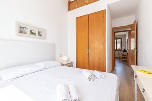 2 chambres, bureau, fer et planche à repasser, Wi-Fi gratuit