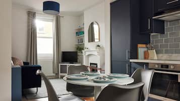 Cottage | Dining
