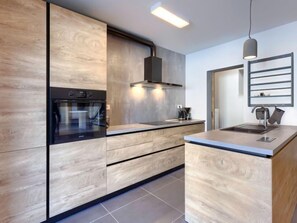 Réfrigérateur, four, lave-vaisselle