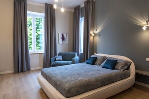 Rom – exclusive | Dundyner, minibar, safe på rommet og skrivebord