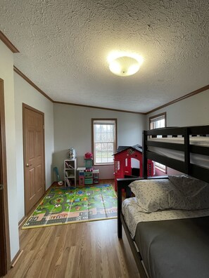 3 bedrooms, travel cot, WiFi, bed sheets
