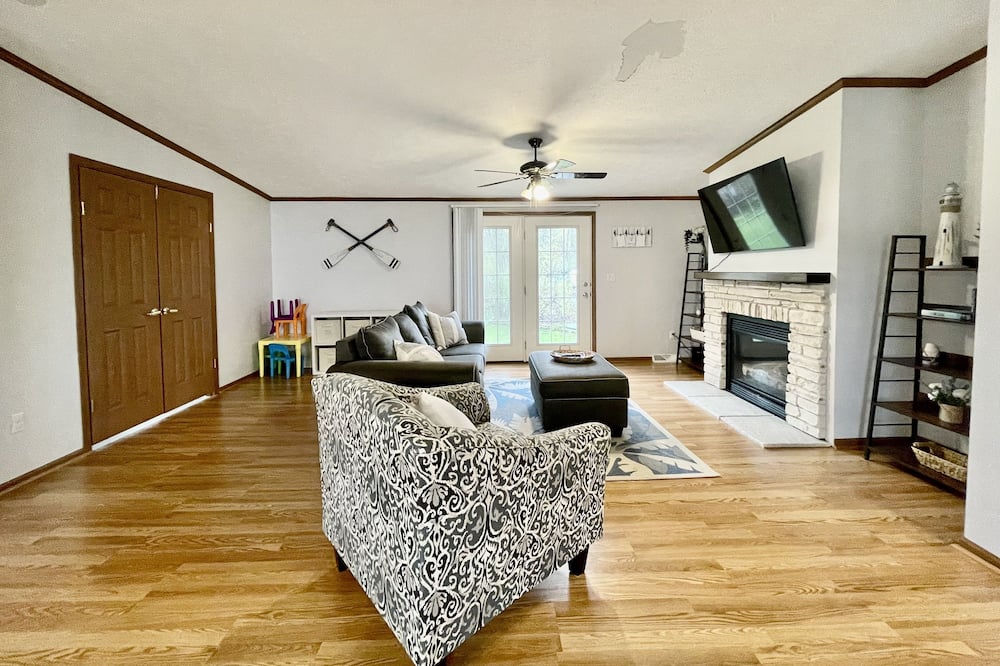 Paw Paw Lake Airbnb & Cheap Cabin Rentals from 39 AirCabins
