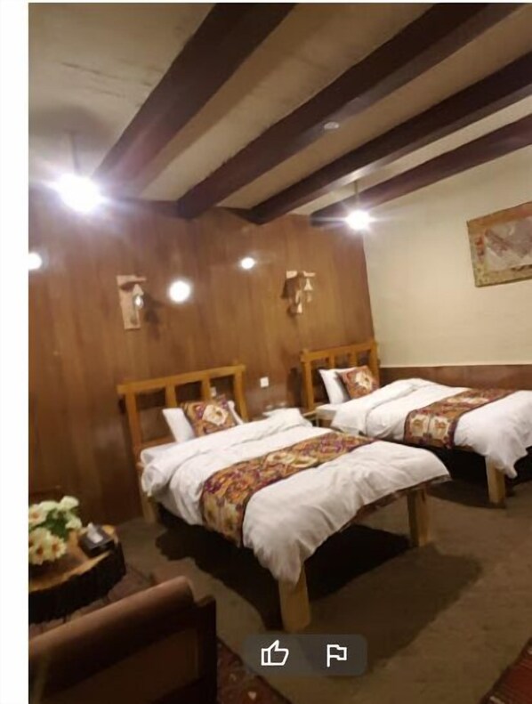 Quarto casal luxo | 1 quarto, ferros/tábuas de passar roupa, Wi-Fi de cortesia