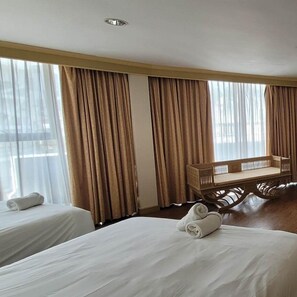 Quadruple Room | Free WiFi, bed sheets - Neptuna Kata Hotel (Karon)