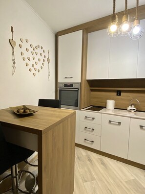 Family Double Room | Private kitchen | Paper towels - Nessi Apartment  (Pristina)