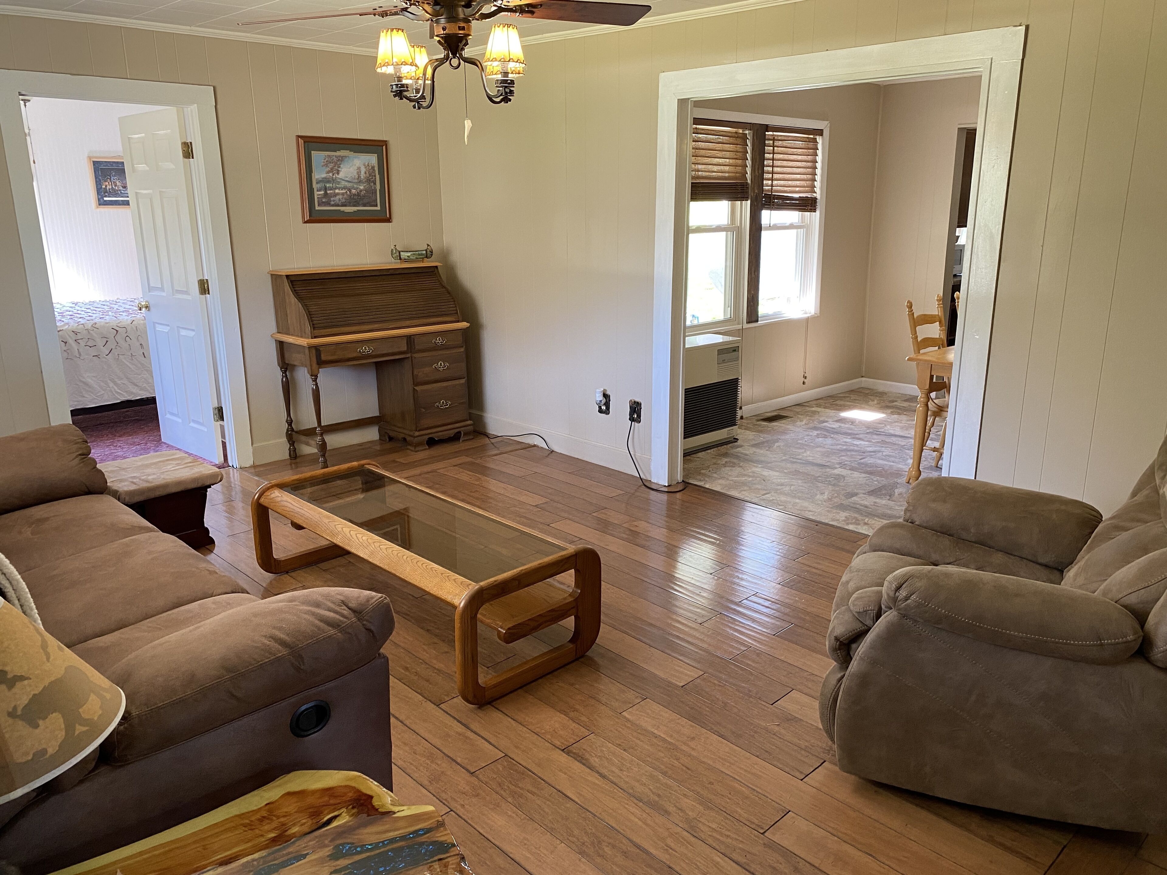 Pet friendly house with fenced back yard. 2 miles to Appalachian Trail.