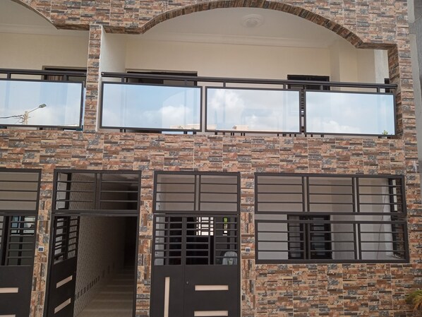 Exterior detail - Furnished 3-room apartment for 4 people (Abidjan)