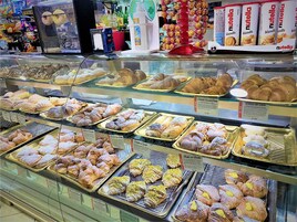 Desayuno con opciones de la cocina local diario (EUR 6 por persona)