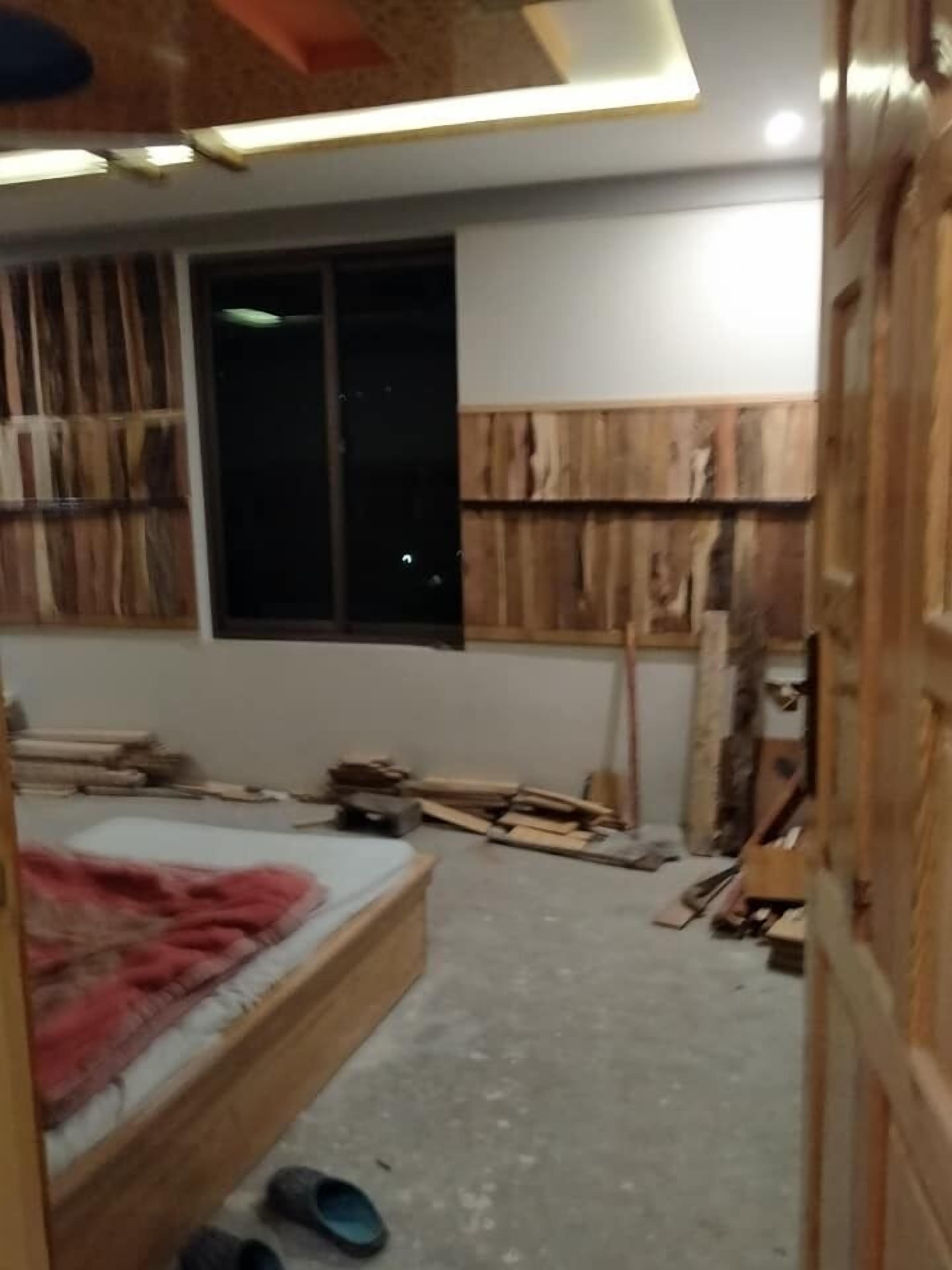 Tabla de planchar con plancha, wifi gratis y ropa de cama 