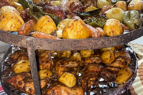 Mini-KĂŒhlschrank, Wasserkocher mit Kaffee-/Teezubehör, Wasserkocher