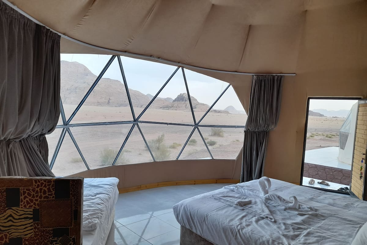 6 bedrooms, Egyptian cotton sheets, premium bedding, pillow-top beds