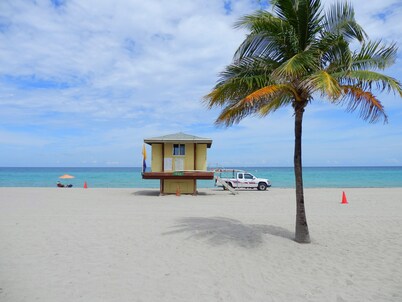 Tropical Breeze 12 Guests-Heated Pool-Golf-Beach