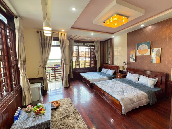 4 bedrooms, WiFi - Canary Homestay - Alive with your style of living in the heart of Hue City Cente (Thành phố Huế)