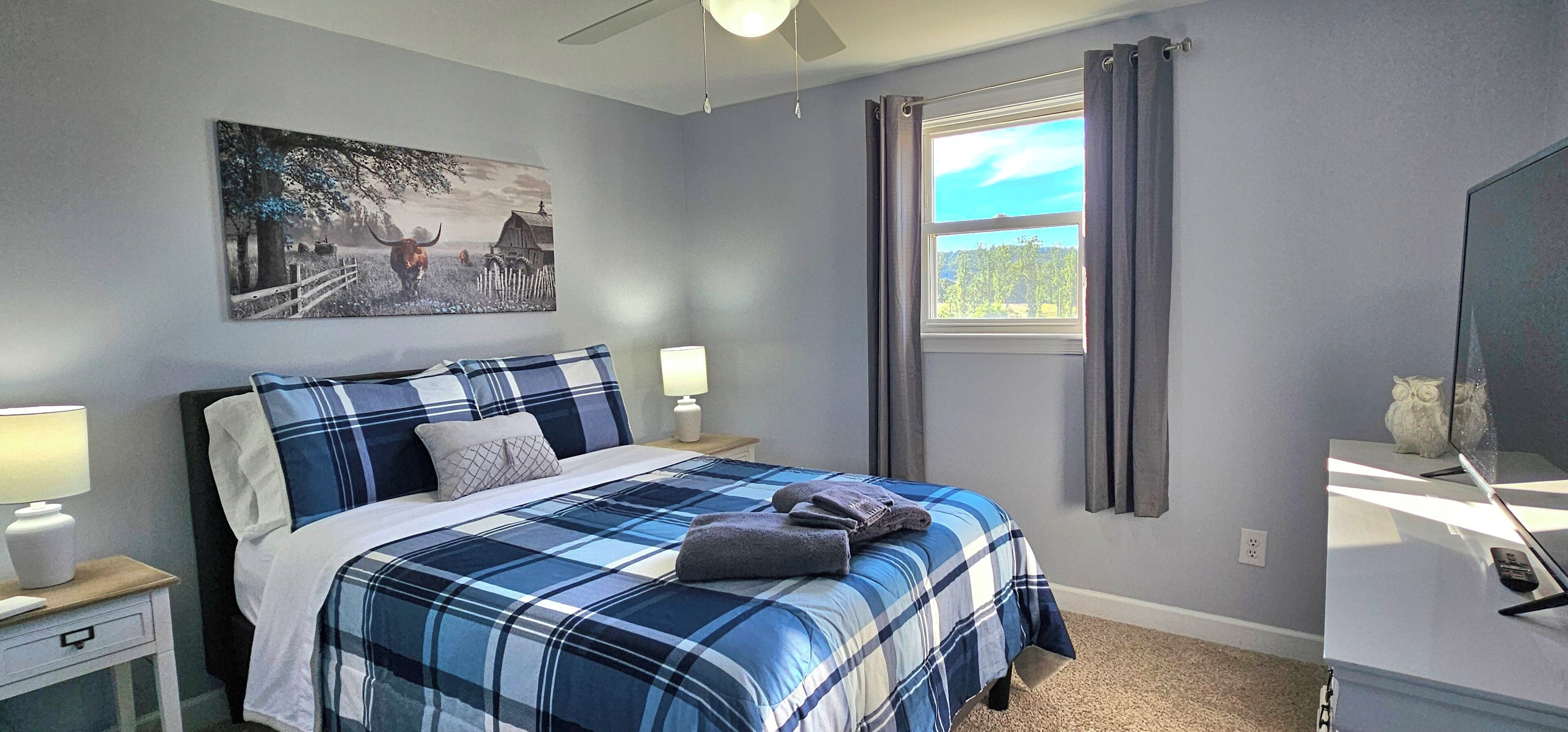 3 多间卧室、办公桌、免费 WiFi、床单