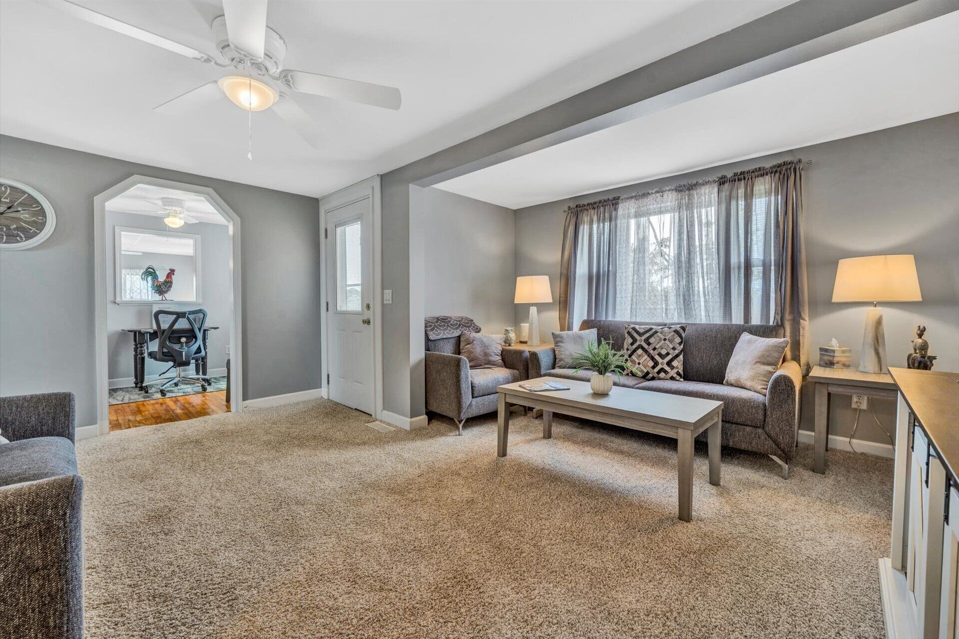 Private Farm Cottage surrounded by fields,  farm animals & mountain views.