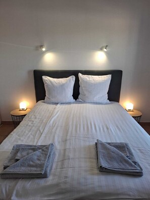 3 habitaciones, tabla de planchar con plancha, wifi y ropa de cama 