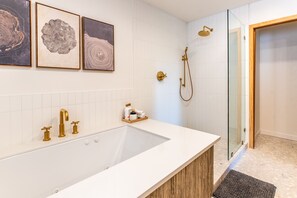 Shower, jetted tub, hair dryer, towels
