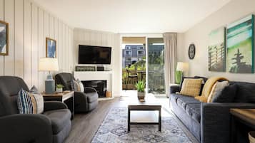 Televisión, chimenea y tenis de mesa