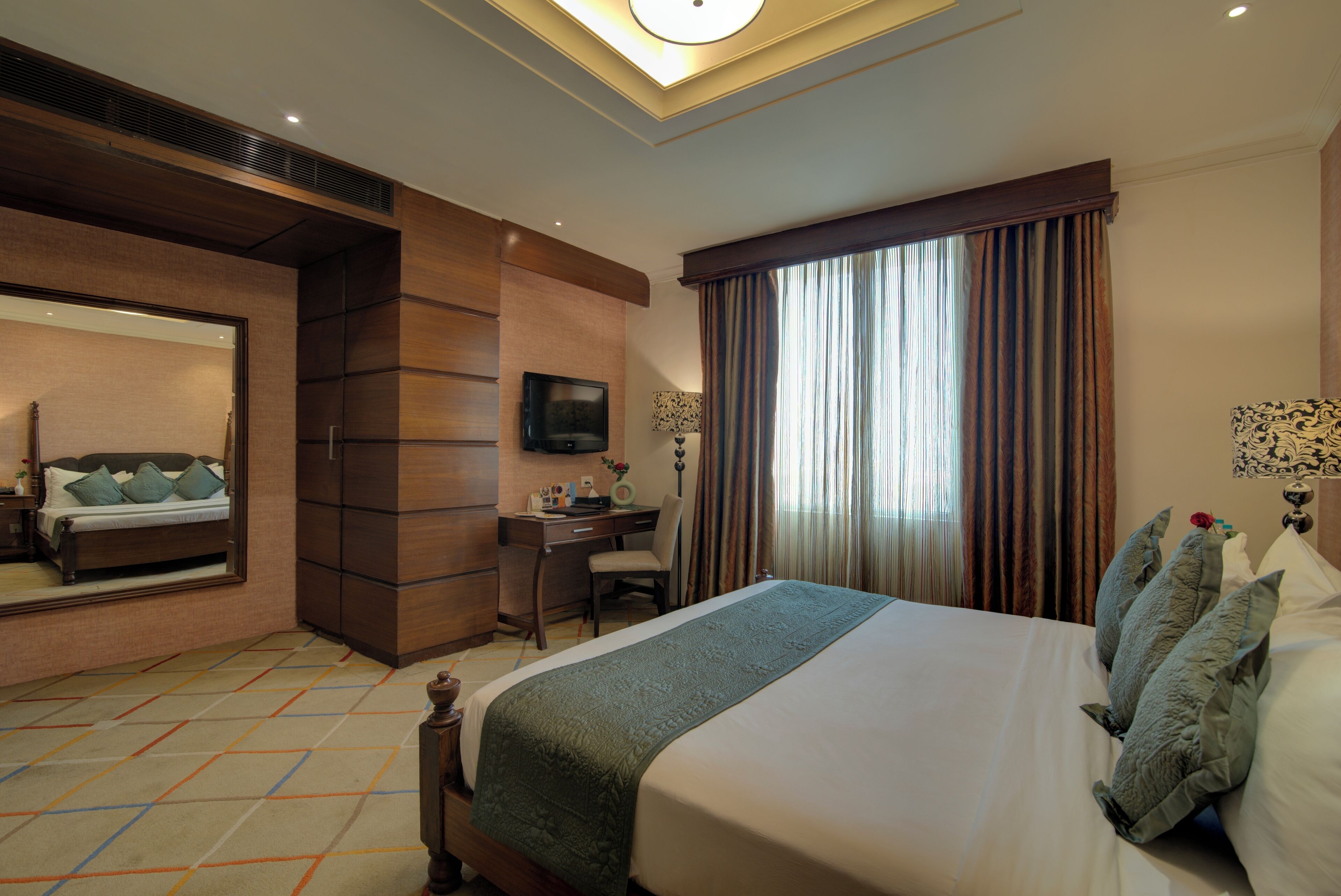 Rom – premier | 1 soverom, sengetøy av topp kvalitet og skrivebord