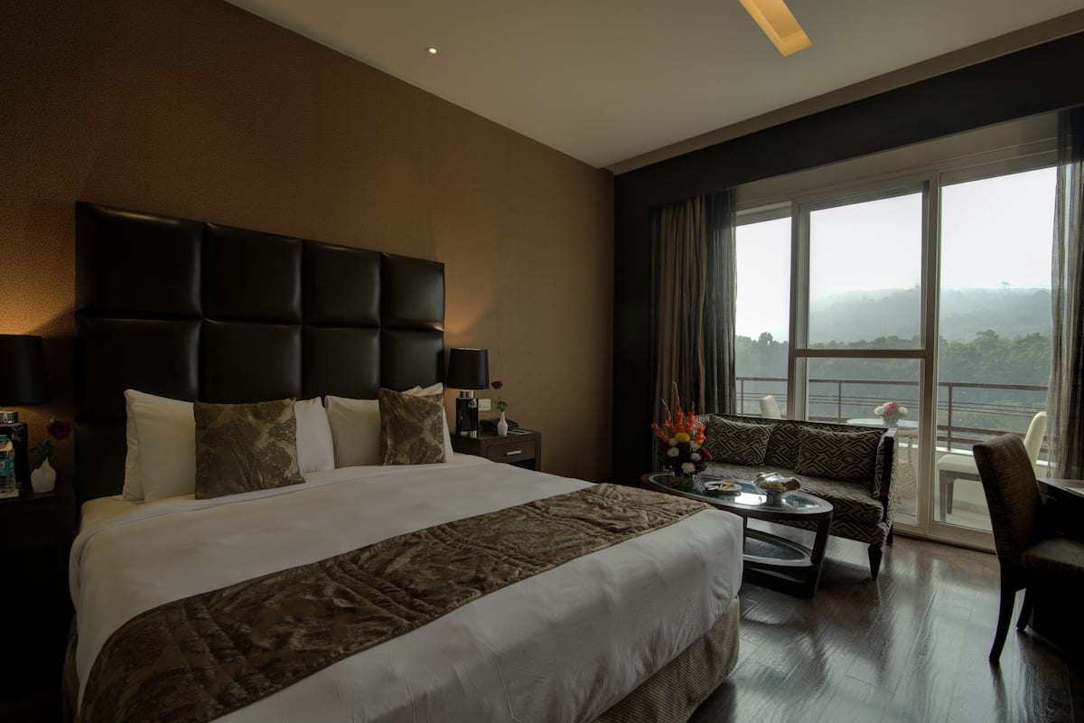 Premier Double Room | 1 bedroom, premium bedding, desk, laptop workspace