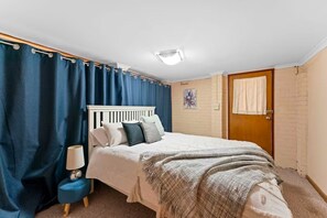 3 bedrooms, desk, iron/ironing board, free WiFi