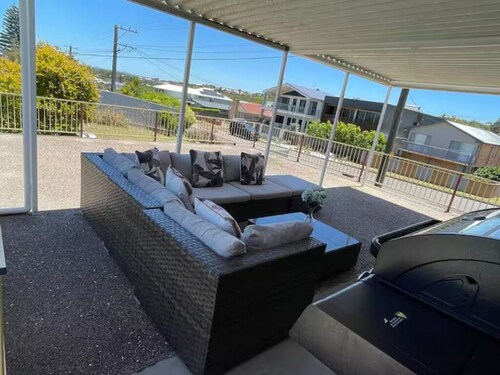 Cheerful beach house at redhead beach