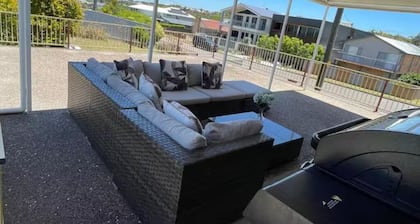 Cheerful beach house at redhead beach