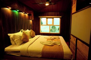 Luxury Tree House, 1 King Bed