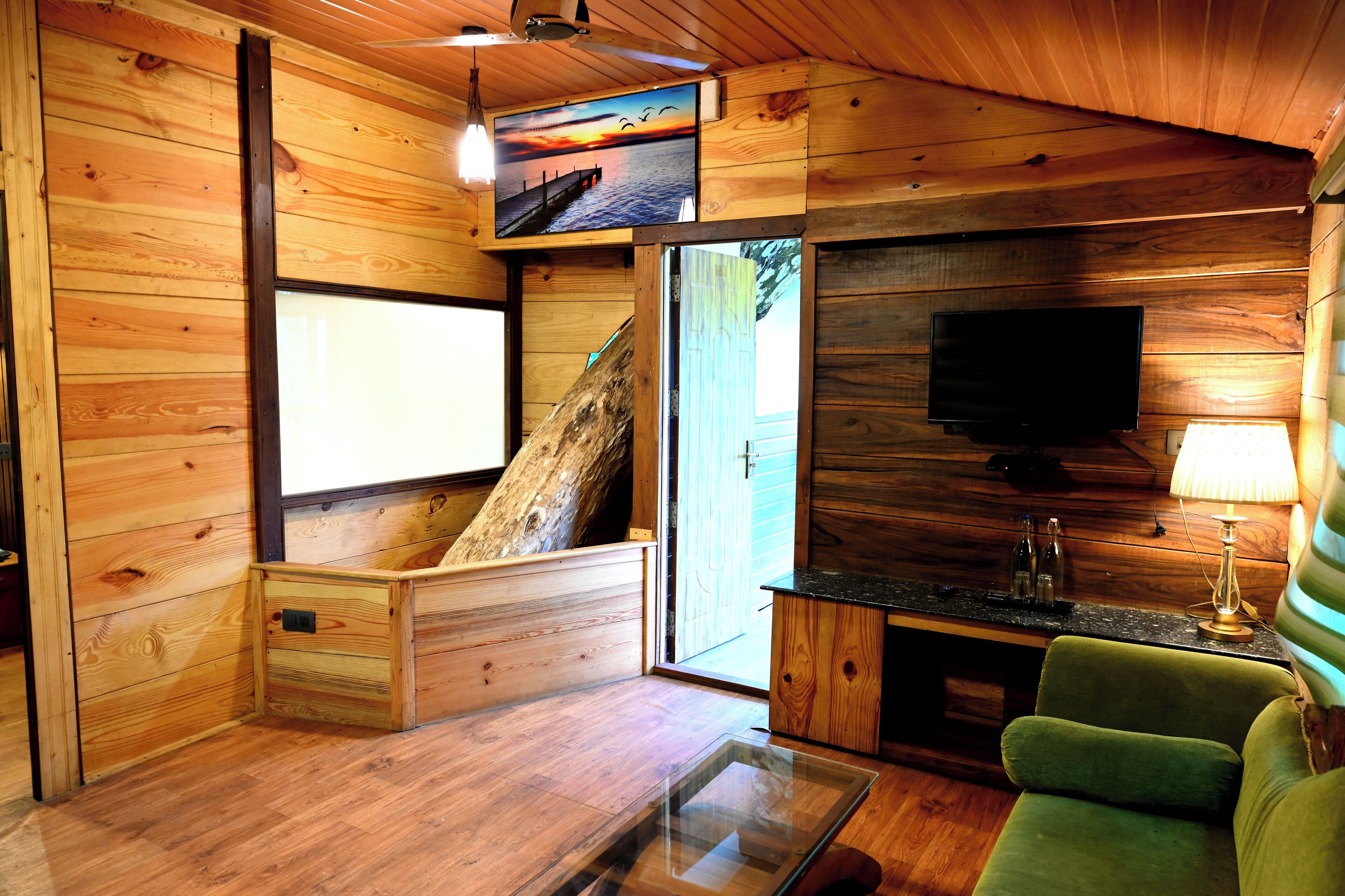 Luxury Tree House, 1 King Bed | Select Comfort beds, desk, iron/ironing board, free WiFi