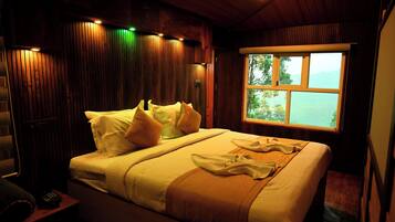 Tree House Luxe, 1 trĂšs grand lit | Matelas Select Comfort, bureau, fer et planche Ă repasser, Wi-Fi gratuit