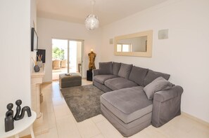 Télévision, cheminée